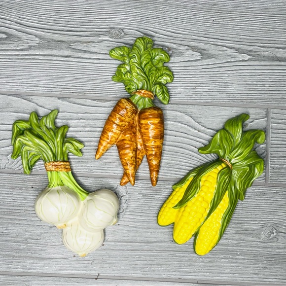 Vintage Vegetables Kitchen Kitshy Wall Decor Painted Plaster Garlic Carrots Corn - Picture 2 of 4